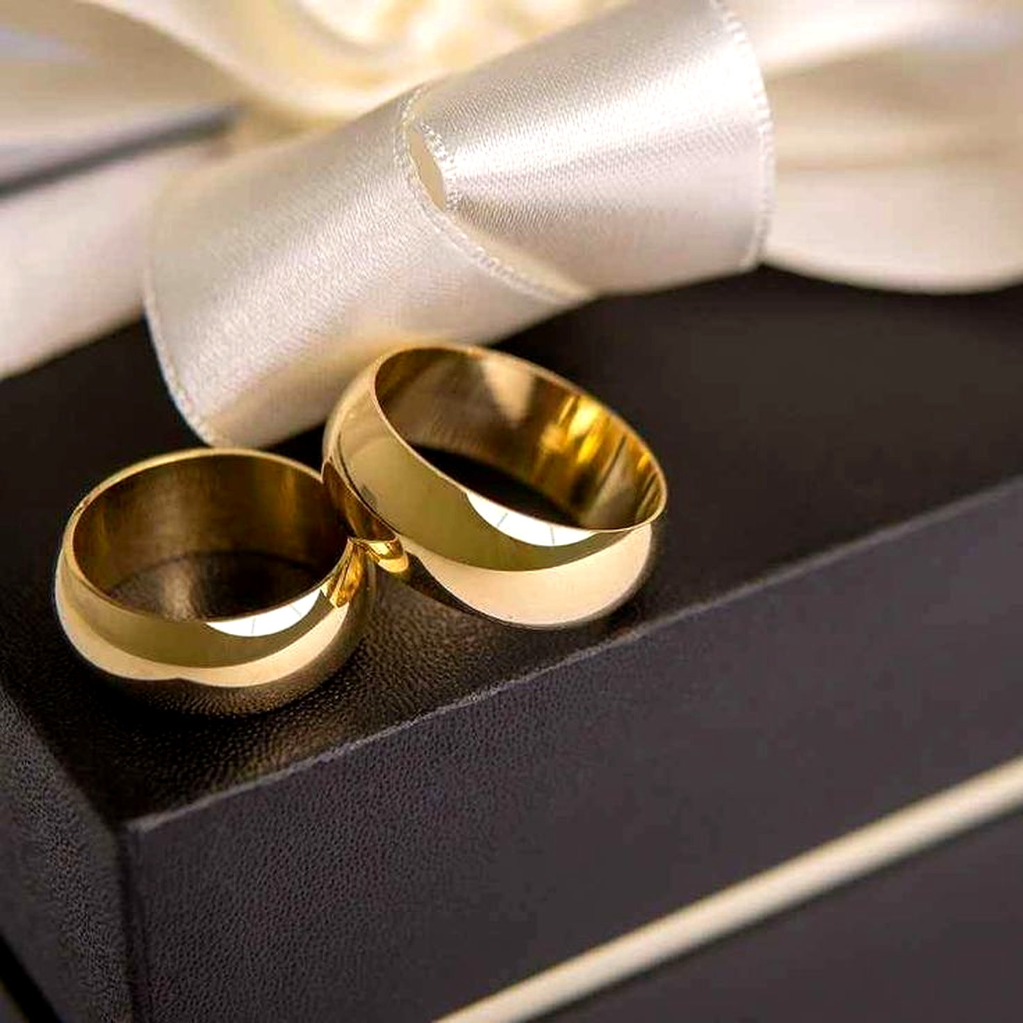 Aliança Boleada 10mm em Ouro 18k/750 