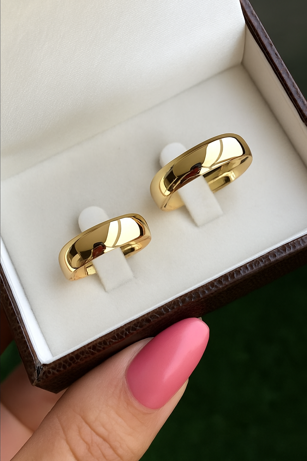 Par de Alianças Boleadas em Ouro Amarelo - Tradicional 18k/750