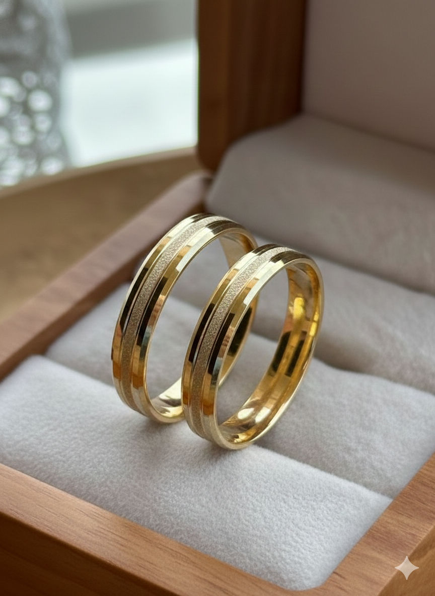 Par do Modelo Reto, diamantado na parte central, 4mm largura em Ouro Amarelo - Tradicional 18k/750